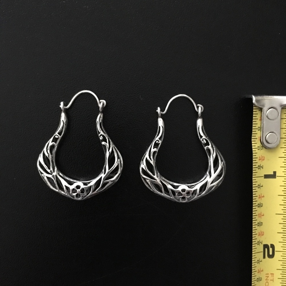 Silver filigree earrings - Picture 3 of 4